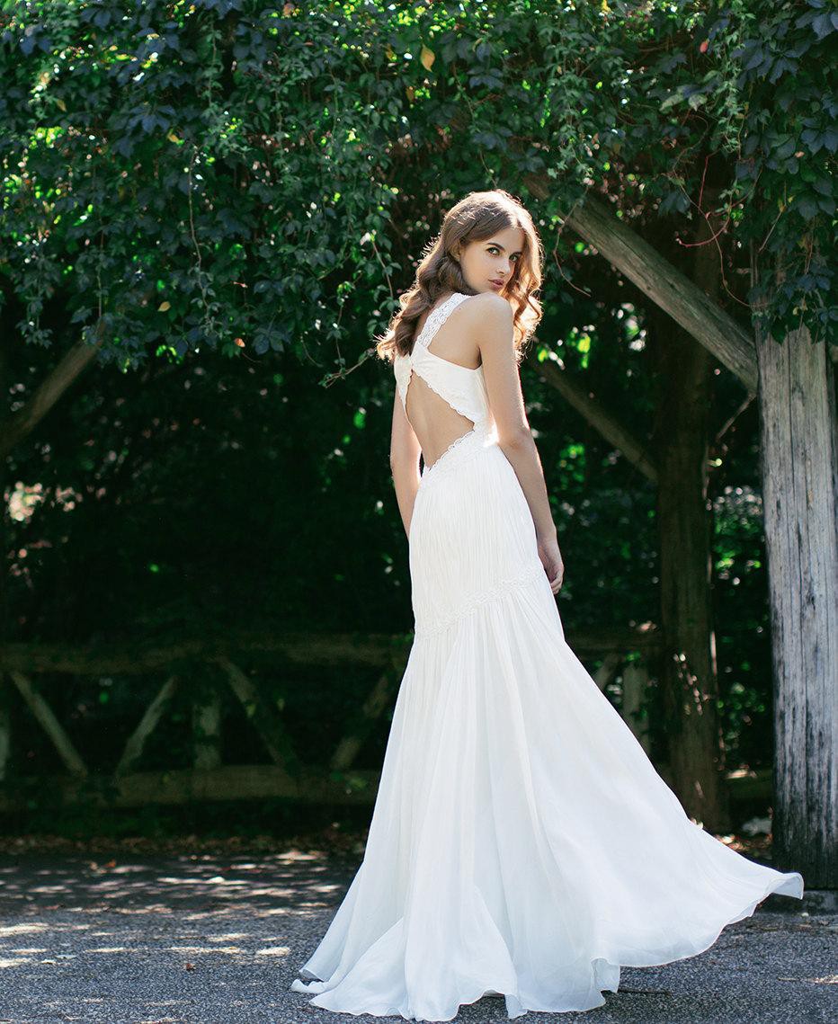V Neck Sleeveless Chiffon Wedding Dress With Ruching And Dropped