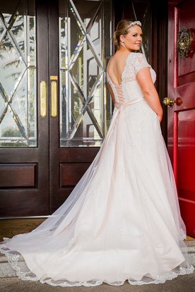 Wedding Dresses For Curvy Women Plus Size Lace Top Short Sleeve A Line Tulle Gown With Crystal Sash