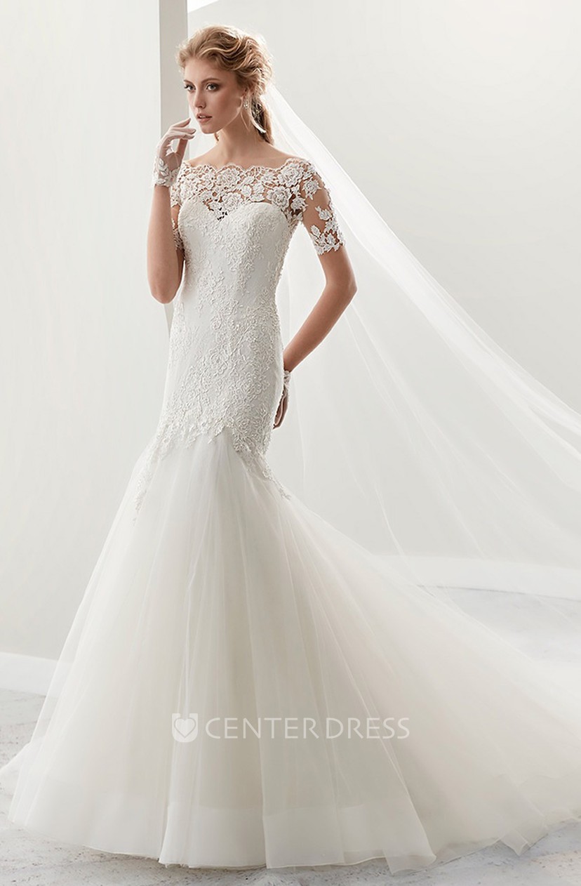 Scalloped Neck Mermaid Lace Gown With T Shirt Sleeves And Ruffles