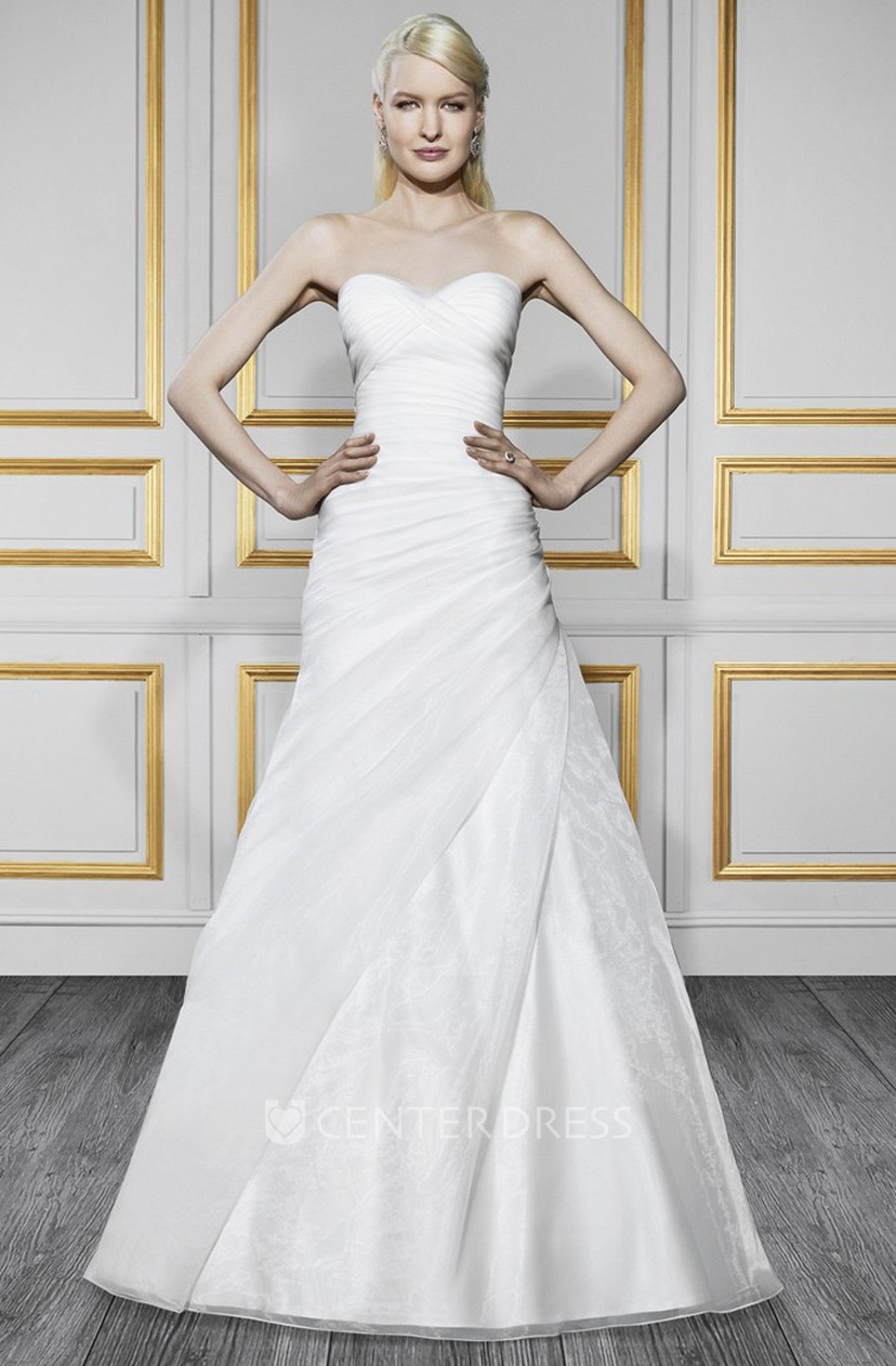 A Line Ruched Sweetheart Organza Wedding Dress With Side Draping